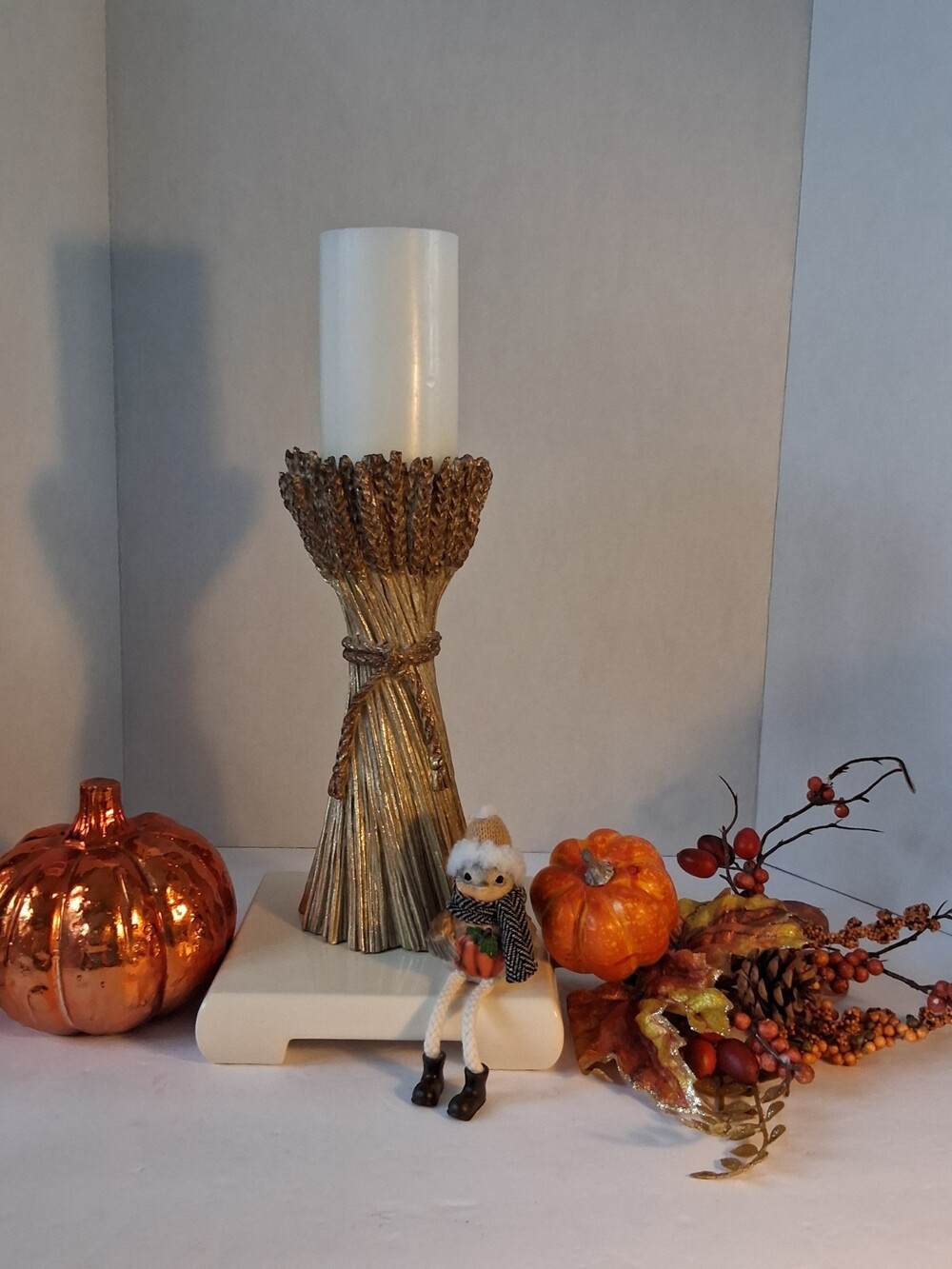 VTG Gold Wheat Sheaf Pillar Candle Holder; Heavy Resin Fall Harvest Decor; Mint